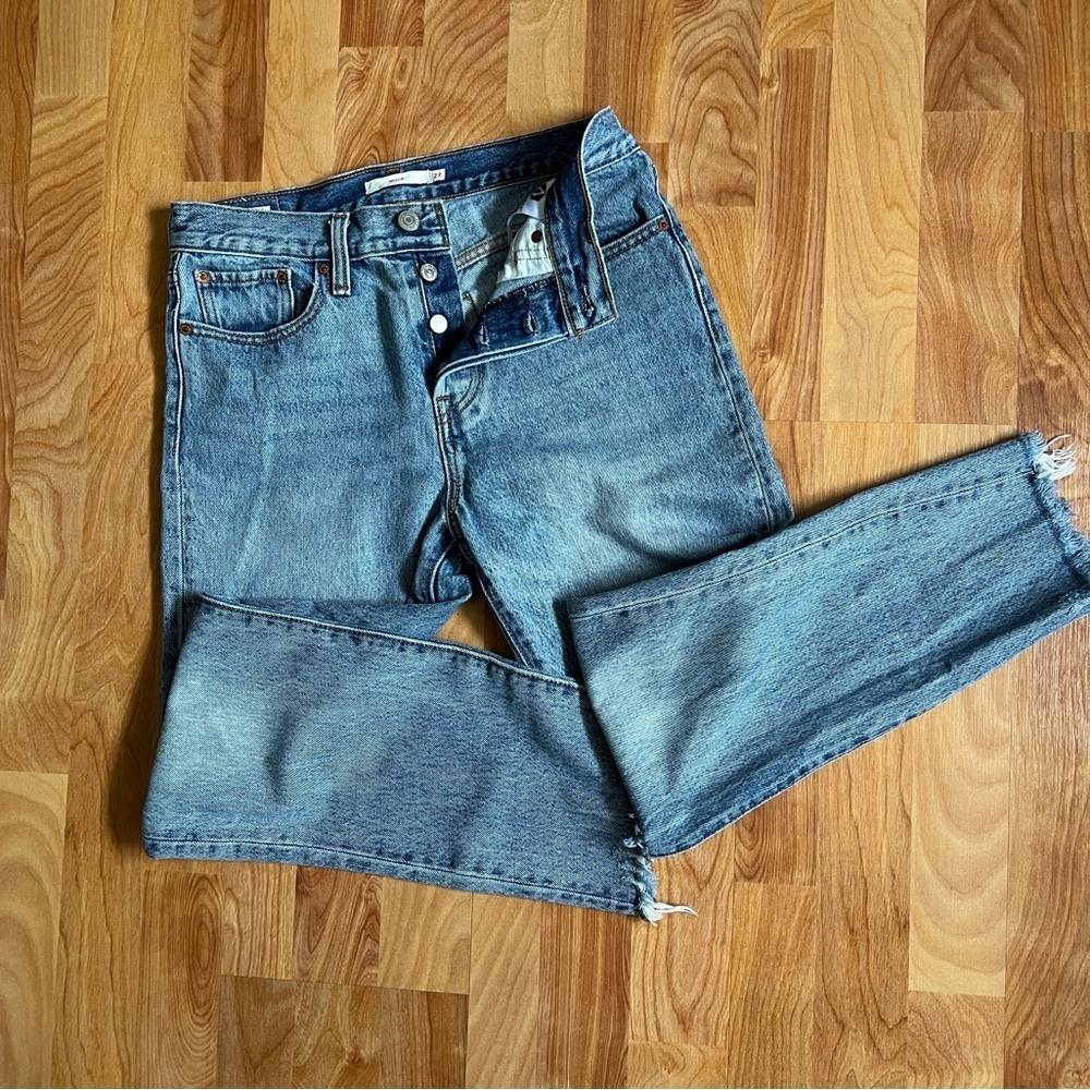 Levi's Classic Wedgie Blue Jeans with Brown Leather Patch sz 27 - Picture 2 of 11